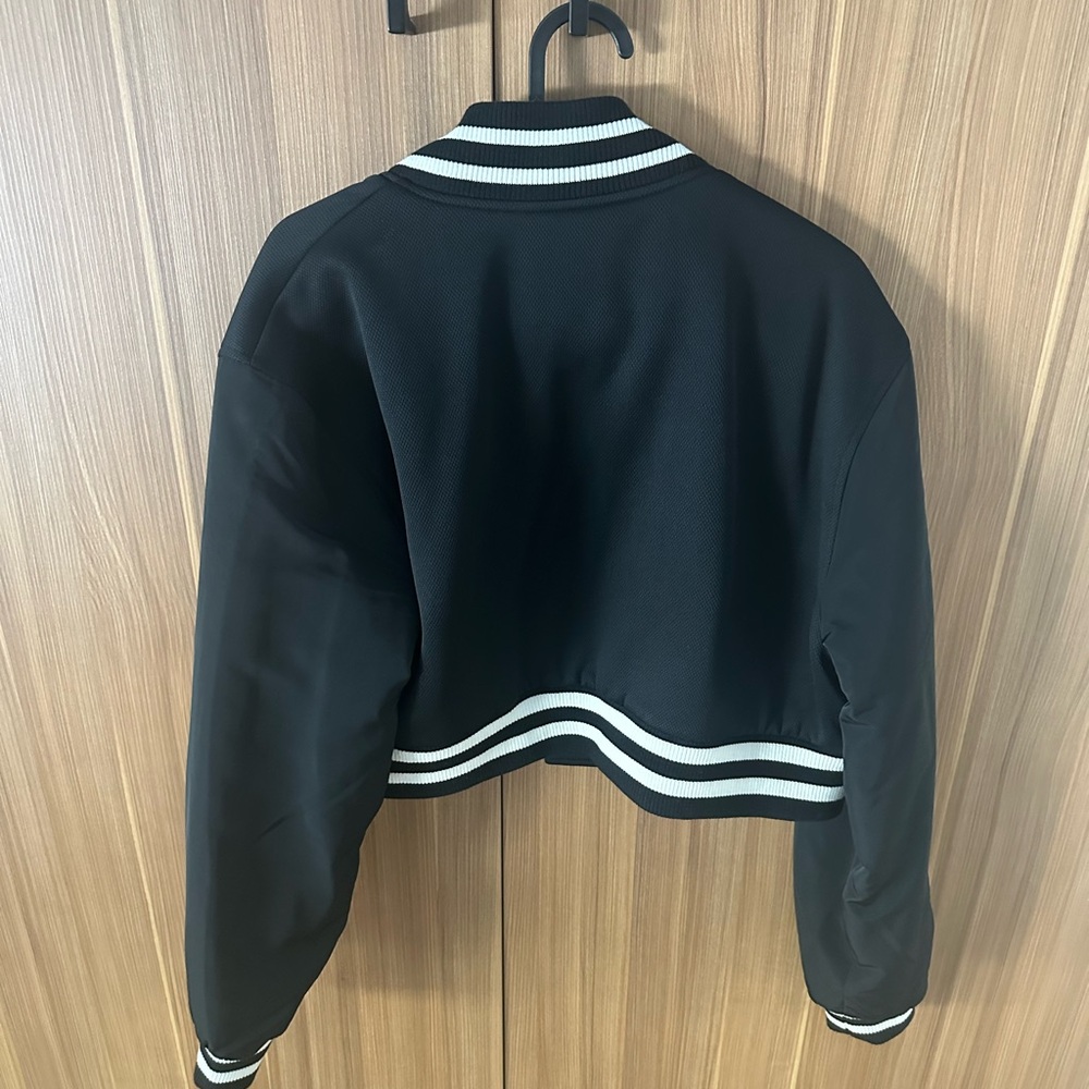 ALO Yoga Cropped Black and White Varsity Jacket NWT - Picture 3 of 4